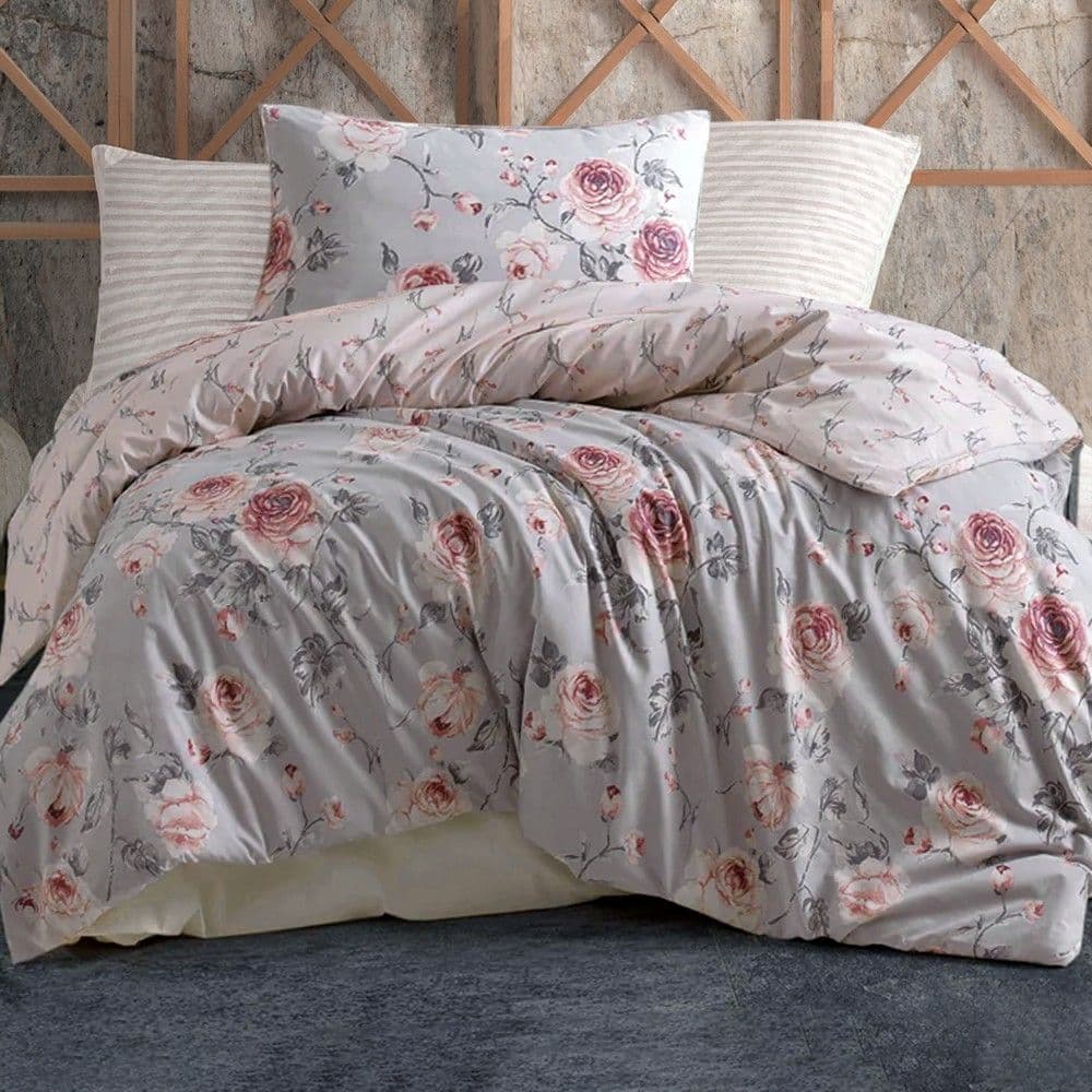 Çarçaf set, tek, fanellatë, gri me lule rozë, 160x240 cm (x1); 90x190+ 25 cm (me llastik); (x1), 50x80 cm (x1)