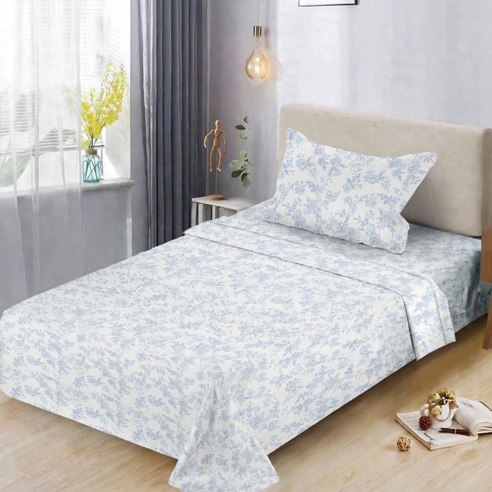 Çarçaf tek set, poliestër, e bardhë (me dizenjo me lule blu), 160x230 cm; 90x200+30 cm (me llastik); 50x70 cm